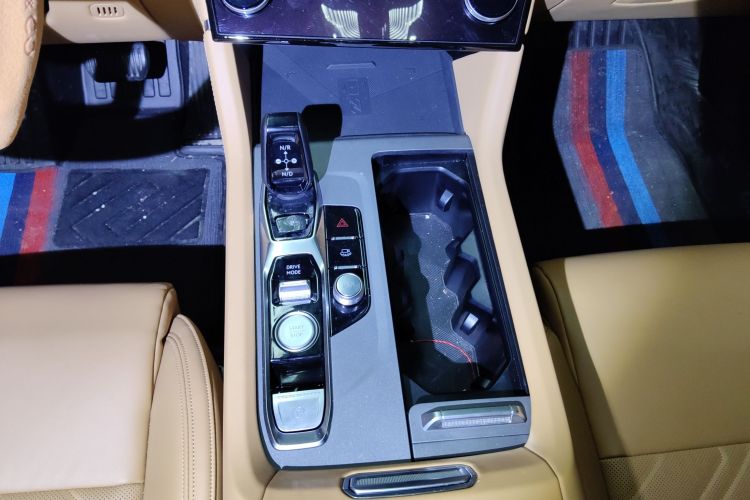 Lynk & Co 09 2024 car image #14