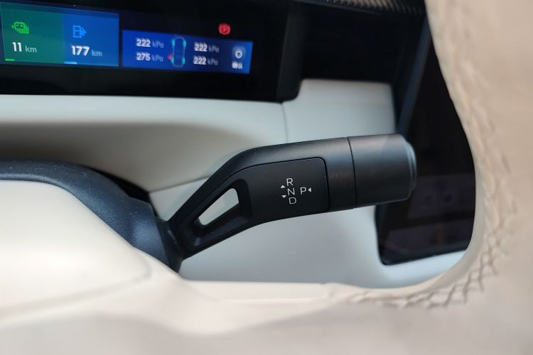Lynk & Co 900 2025 car image #14