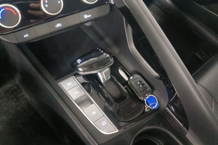 Hyundai Elantra 2024 immagine di auto #14