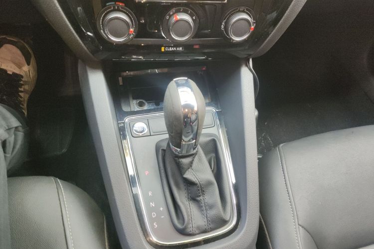 Volkswagen Sagitar 2018 صورة سيارة #14