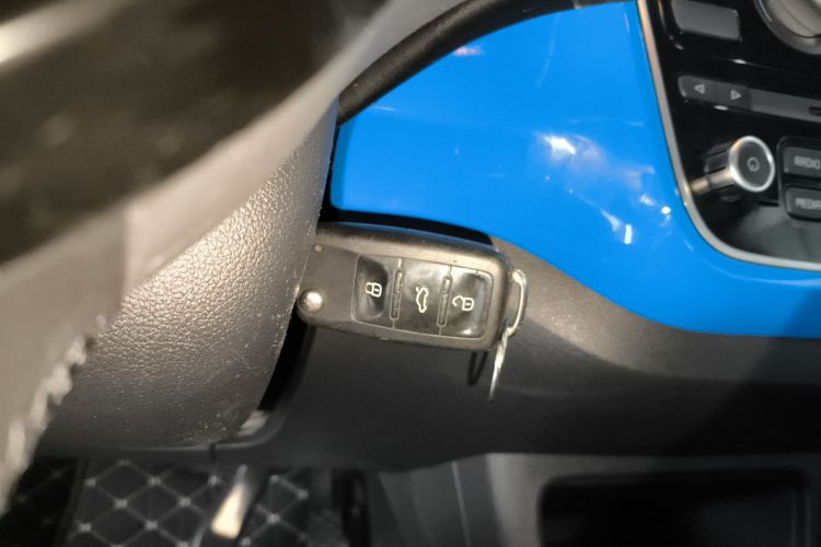 Volkswagen up! 2016 car image #14