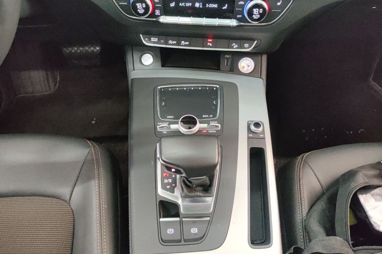 Audi Q5L 2019 صورة سيارة #14