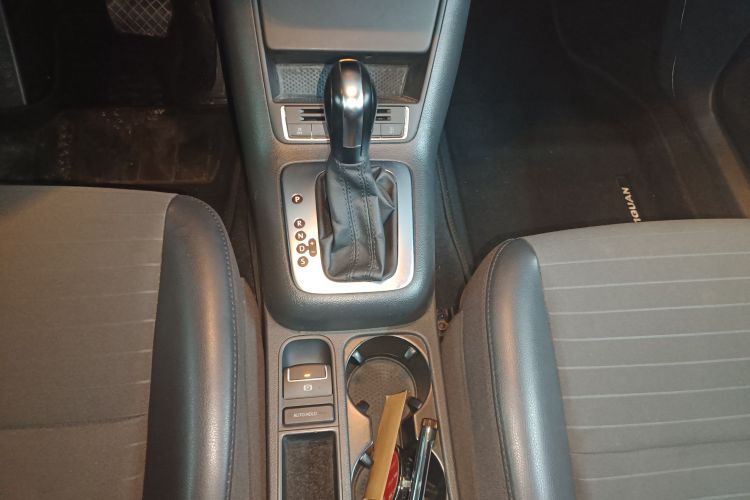 Volkswagen Tiguan 2015 car image #14