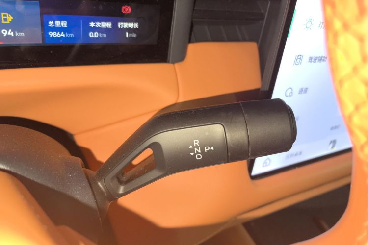 Lynk & Co 900 2025 car image #14