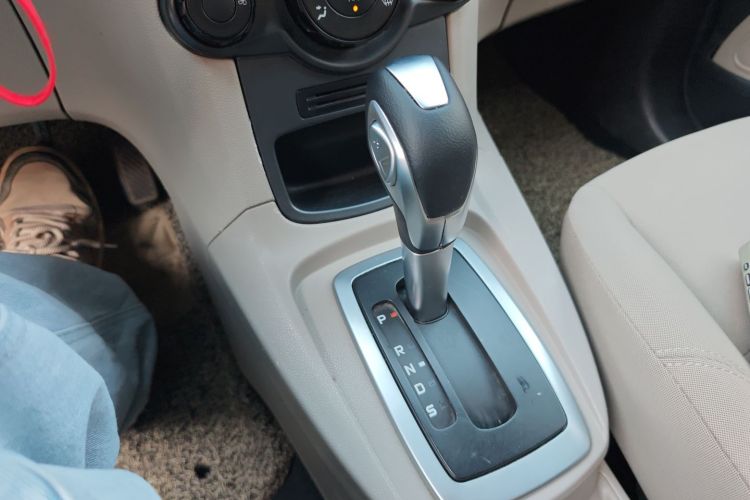 Ford Fiesta 2015 car image #14