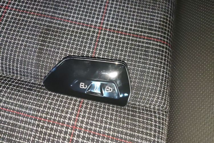 Volkswagen GolfGTI 2023 immagine di auto #14