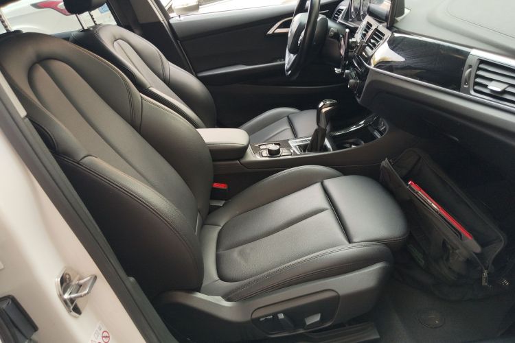 BMW 1 Series 2018 immagine di auto #14