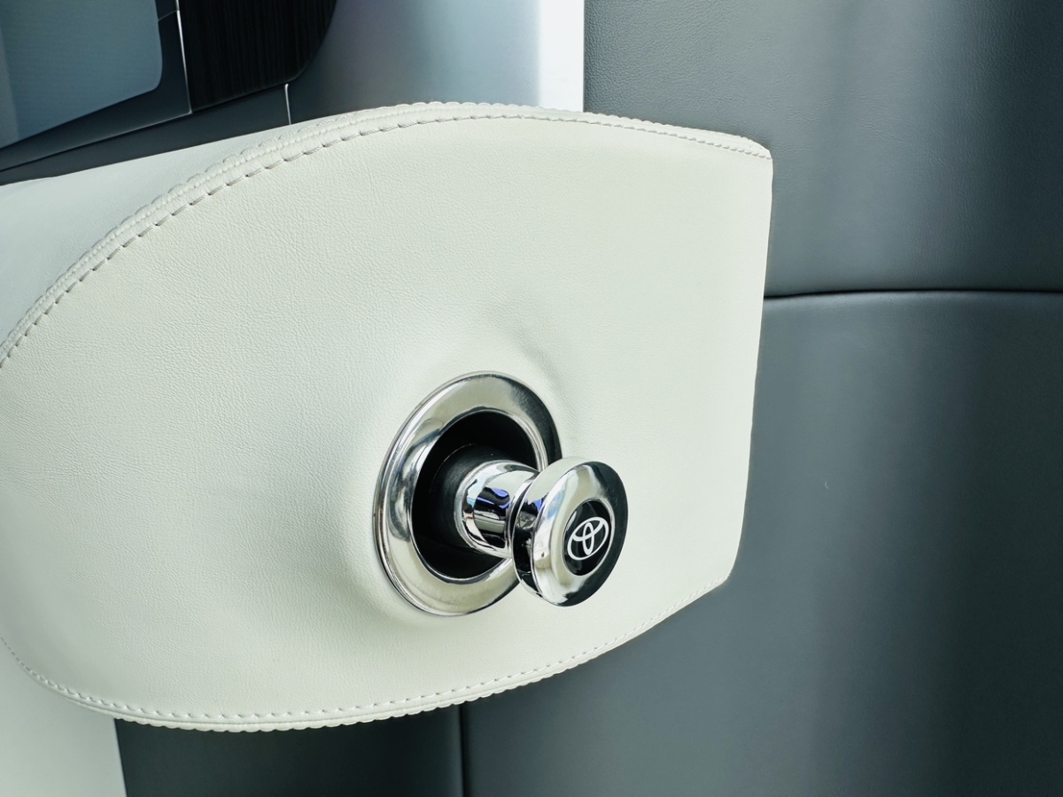 Toyota Hiace 2024 #14 Toyota Hiace 2024 car image #14