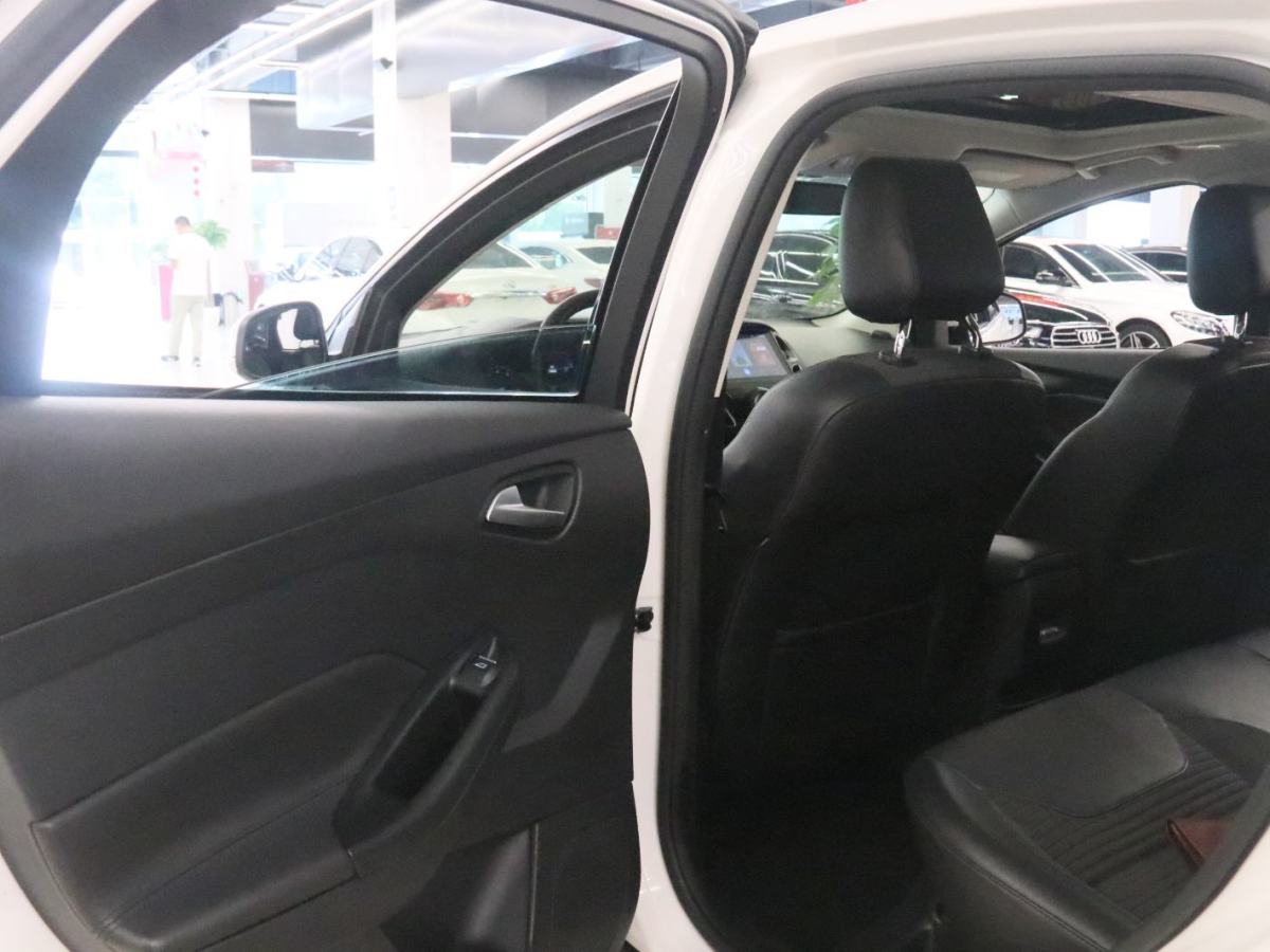 Ford Focus (Imported) 2017 صورة سيارة #14