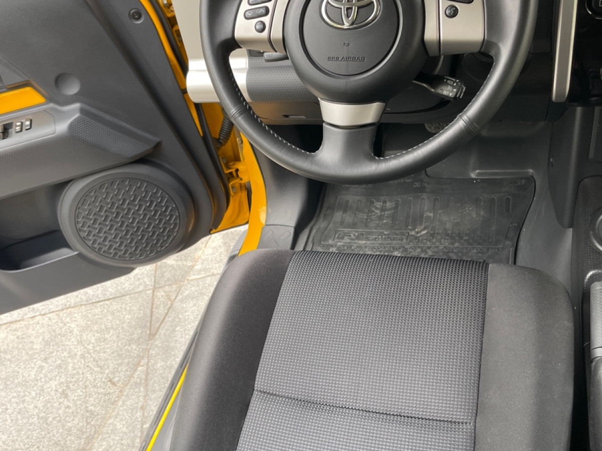 Toyota FJ Cruiser 2018 immagine di auto #14