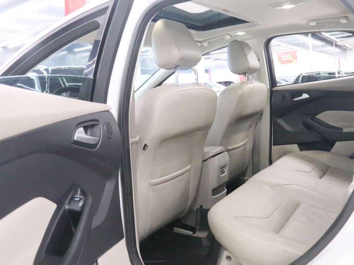 Ford Focus (Imported) 2017 #14 Ford Focus (Imported) 2017 car image #14