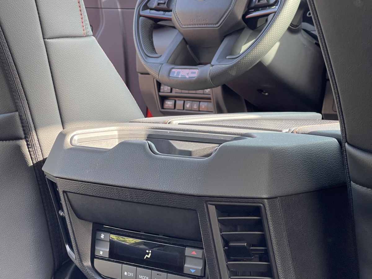 Toyota Sequoia 2023 #14 Toyota Sequoia 2023 imagen de coche #14