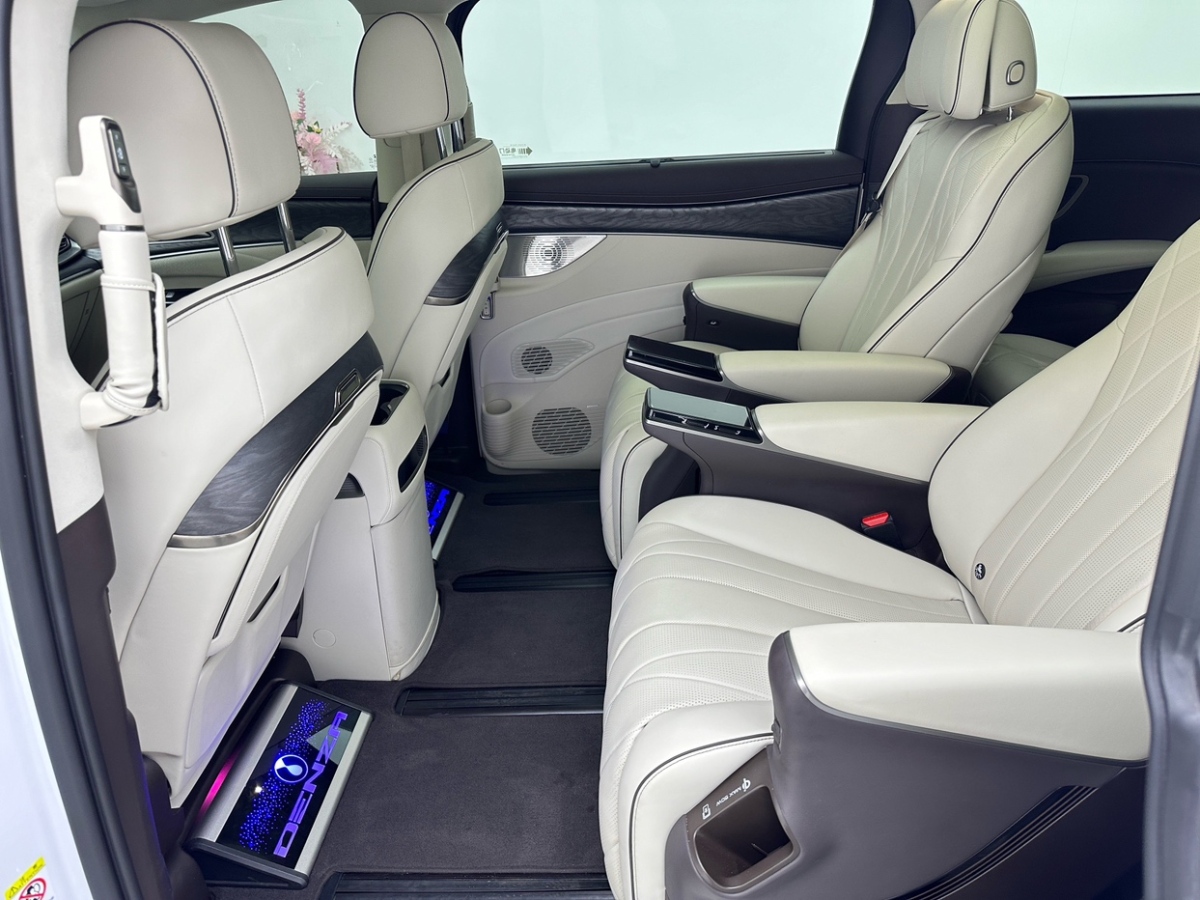 Denza N8L 2024 #14 Denza N8L 2024 car image #14