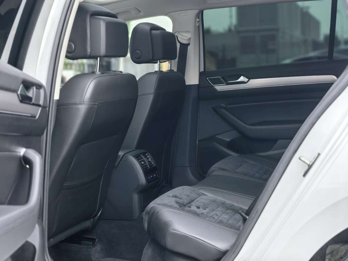 Volkswagen Passat Variant 2018 immagine di auto #14