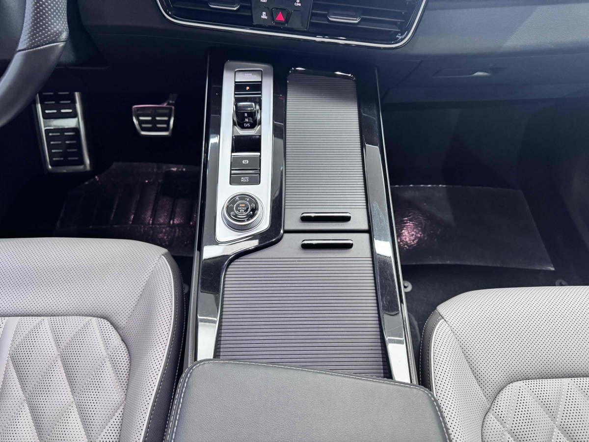 Volkswagen Tavendor 2023 car image #14