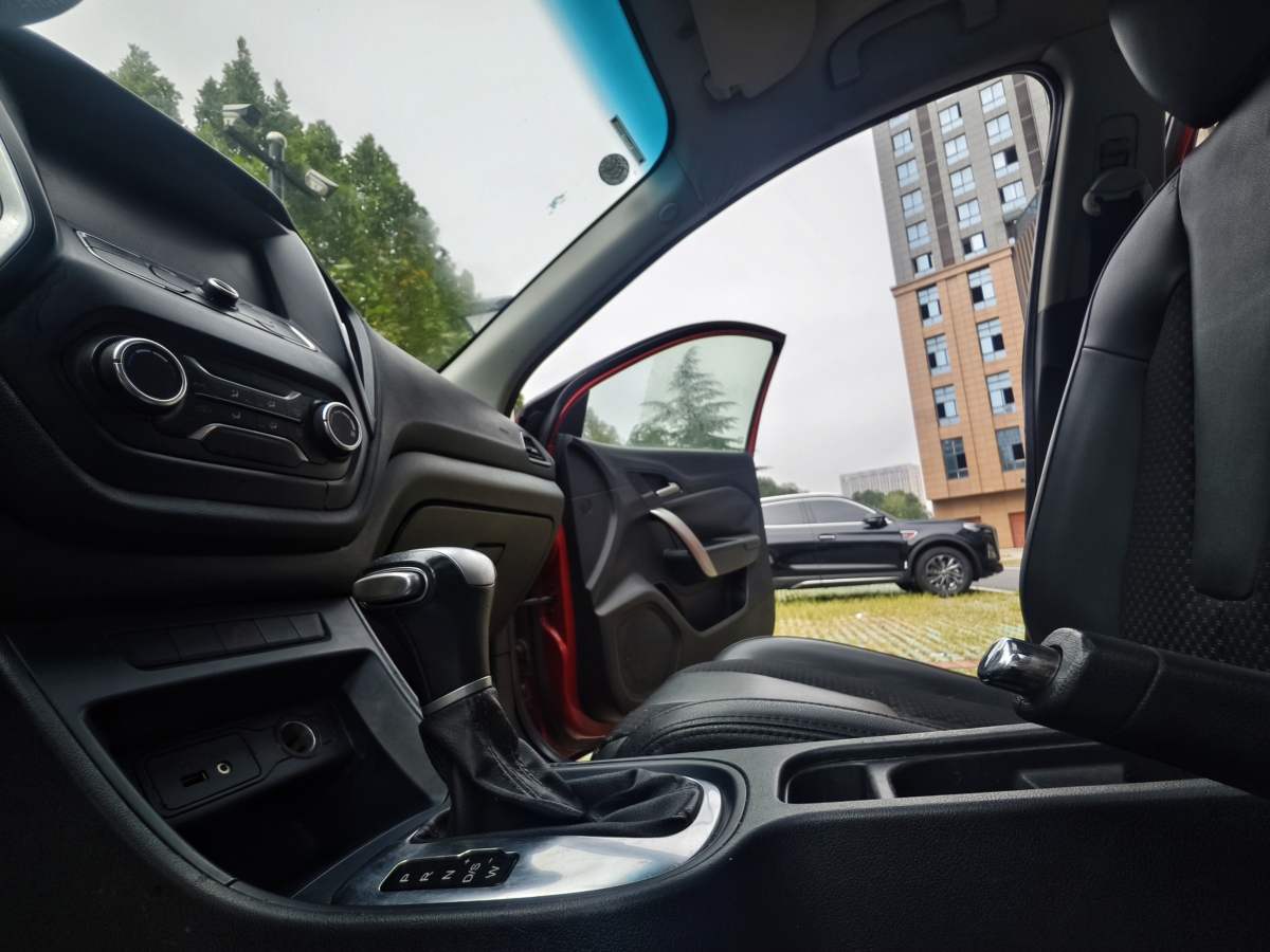 MG GT 2014 car image #14