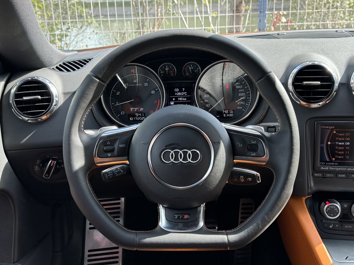 Audi TTS 2011 car image #14