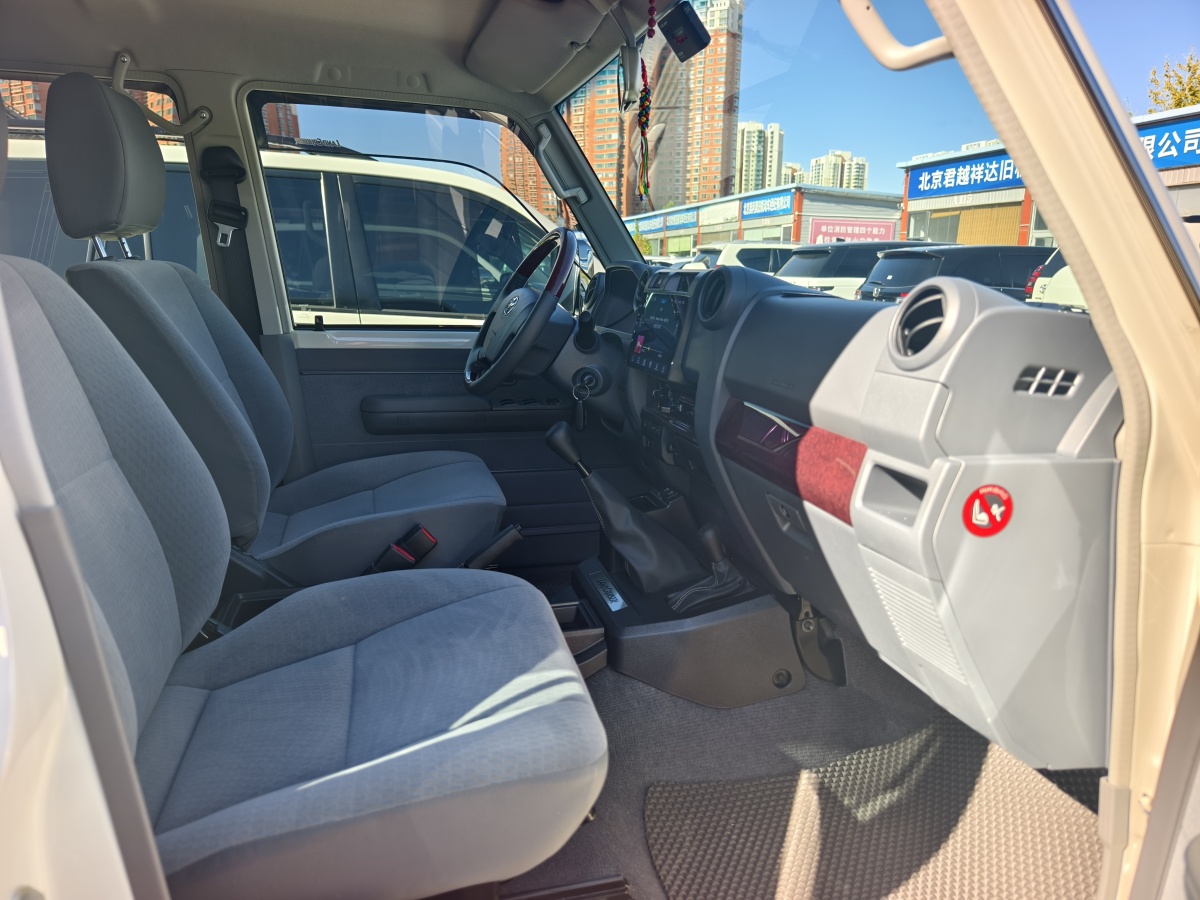 Toyota FJ Cruiser 2024 car image #14