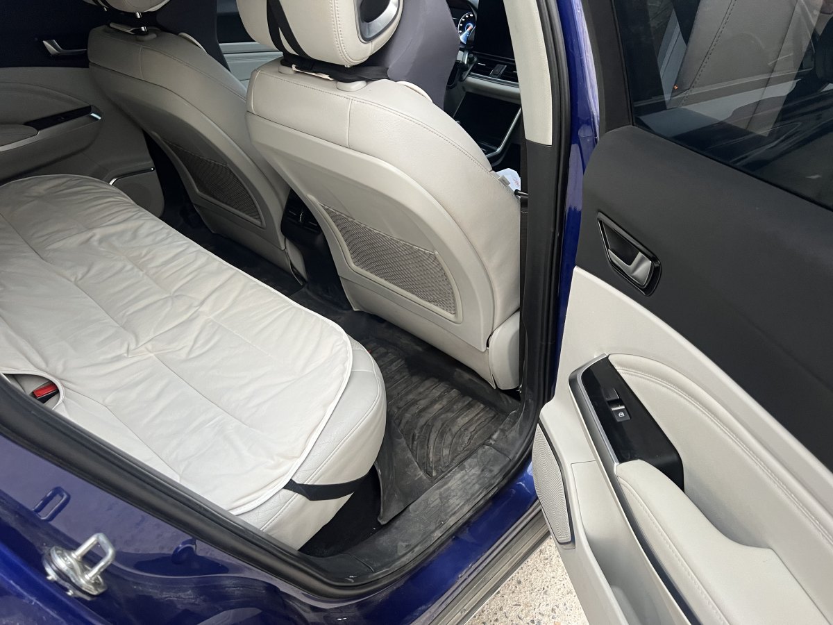 HongQi E-HS3 2019 car image #14