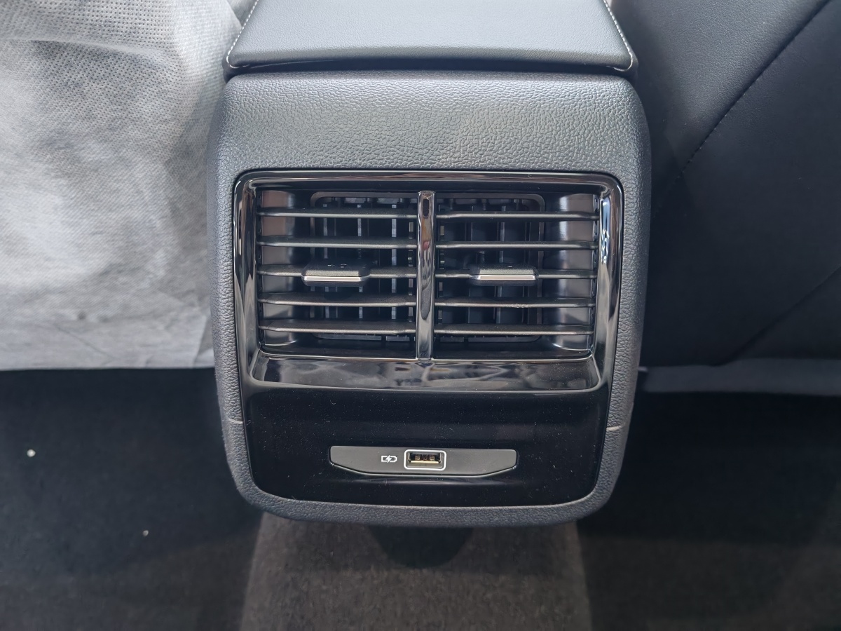 Jetta VA7 2025 car image #14