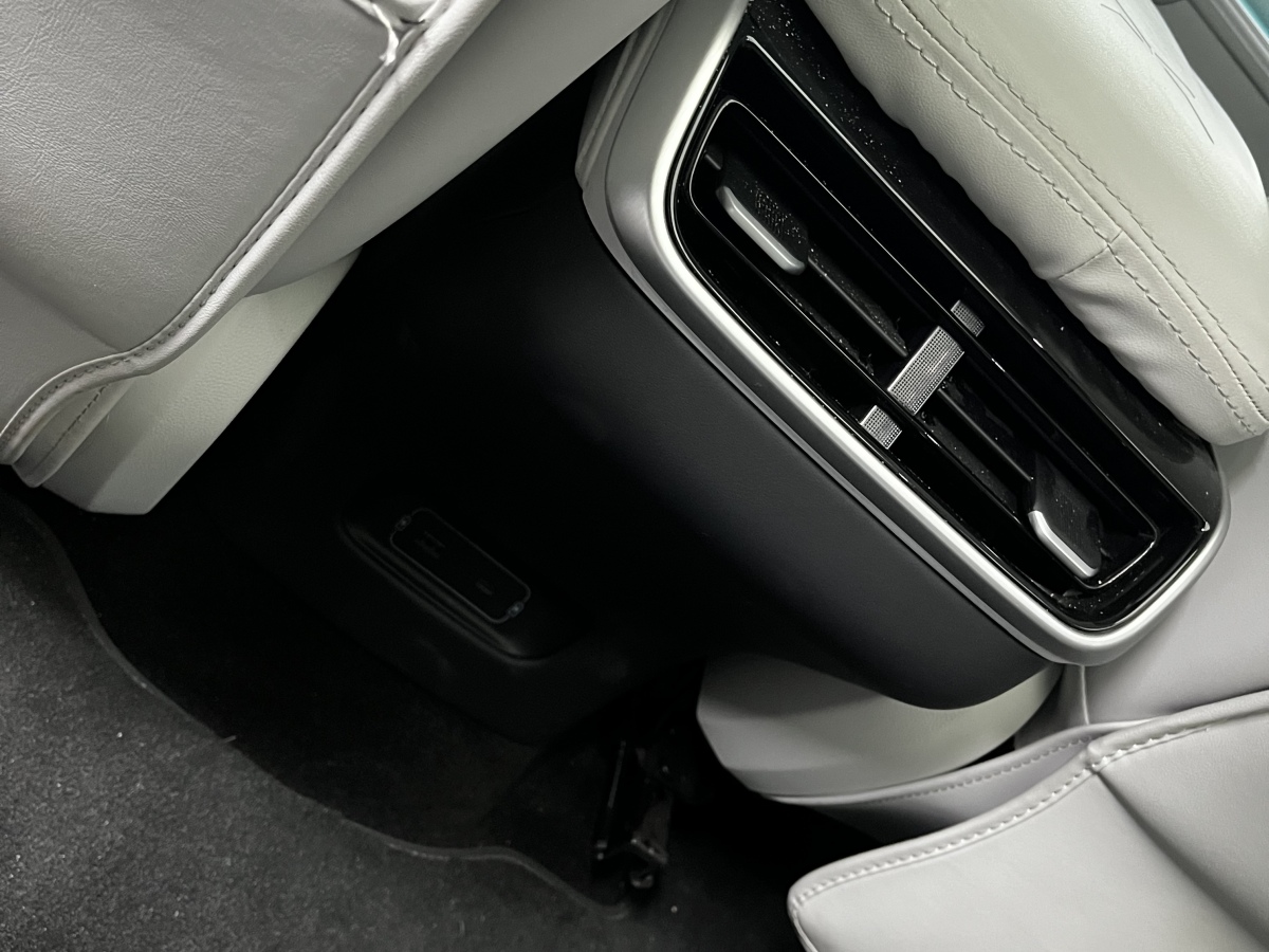 Xpeng G9 2023 immagine di auto #14