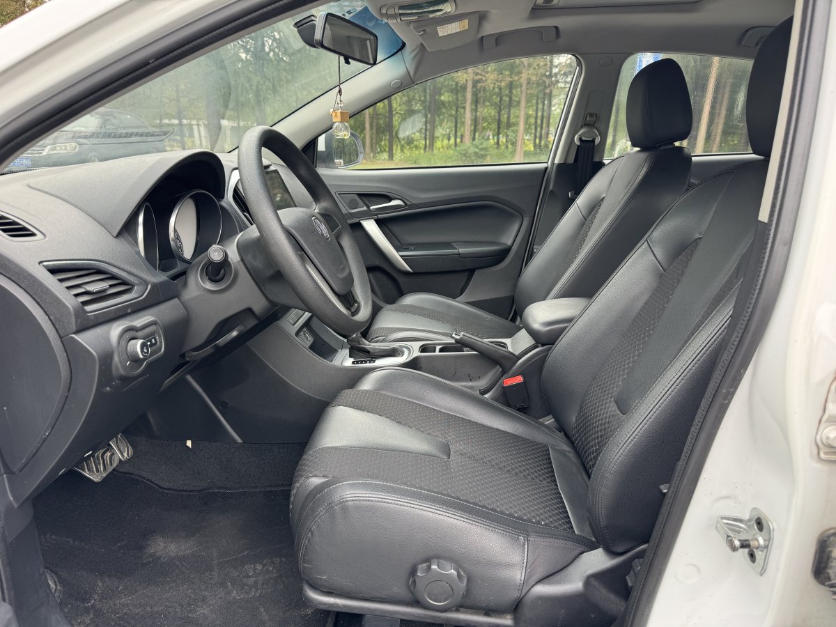 MG GT 2015 car image #14