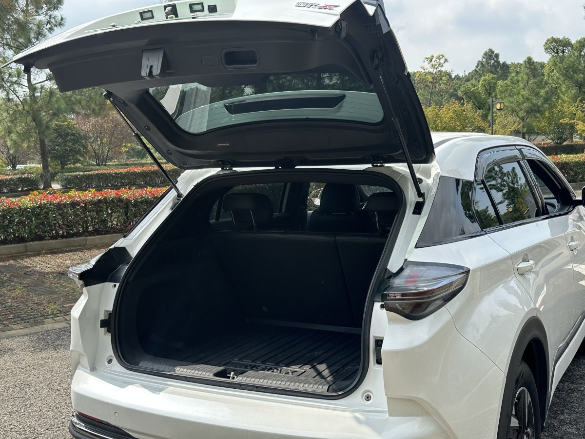 哪吒汽车 哪吒X 2024 汽车图片 #14