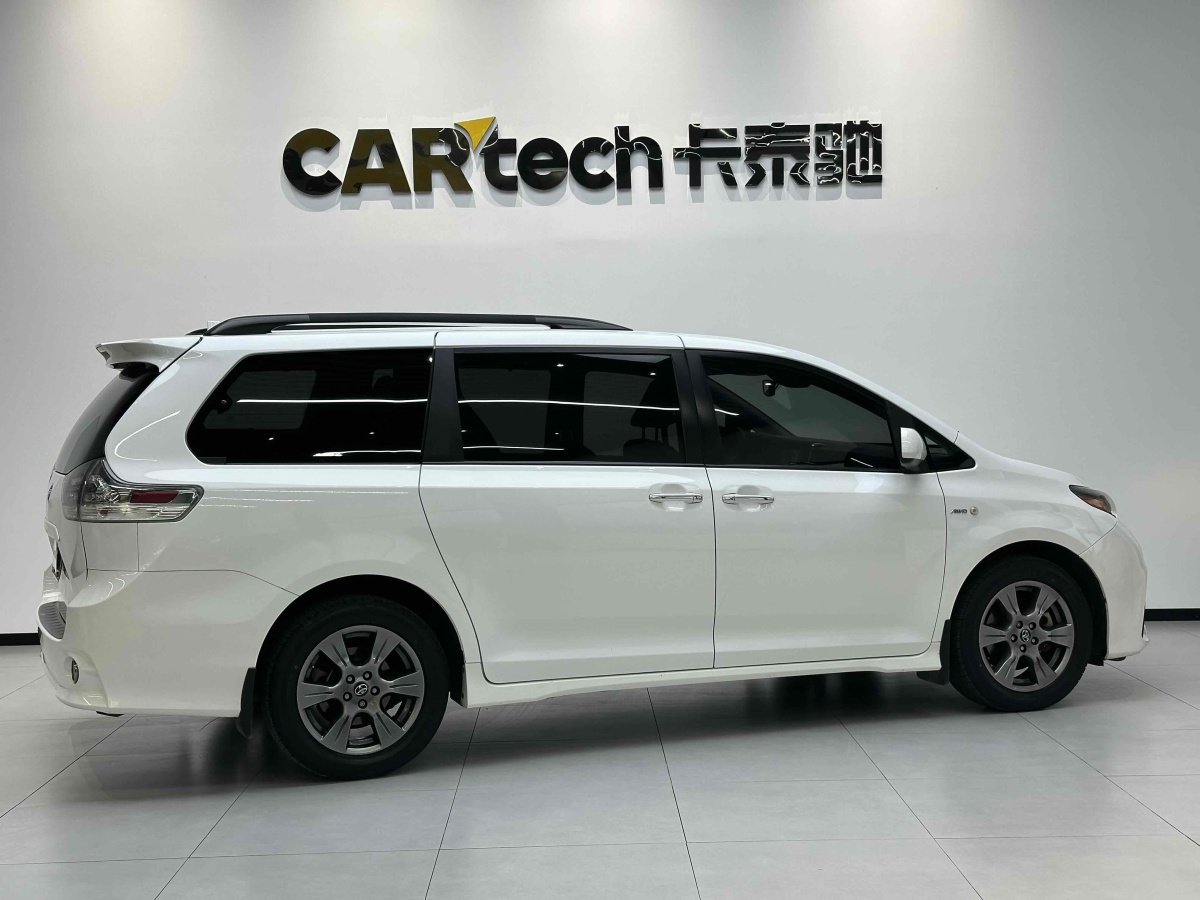 Toyota SIENNA 2019 #14 Toyota SIENNA 2019 car image #14