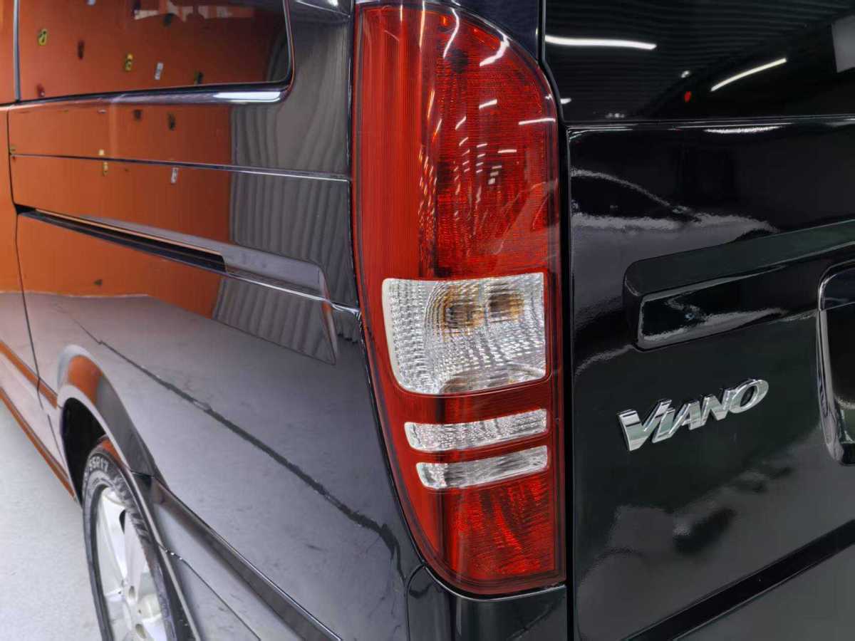 Mercedes-Benz Viano (Imported) 2012 immagine di auto #14