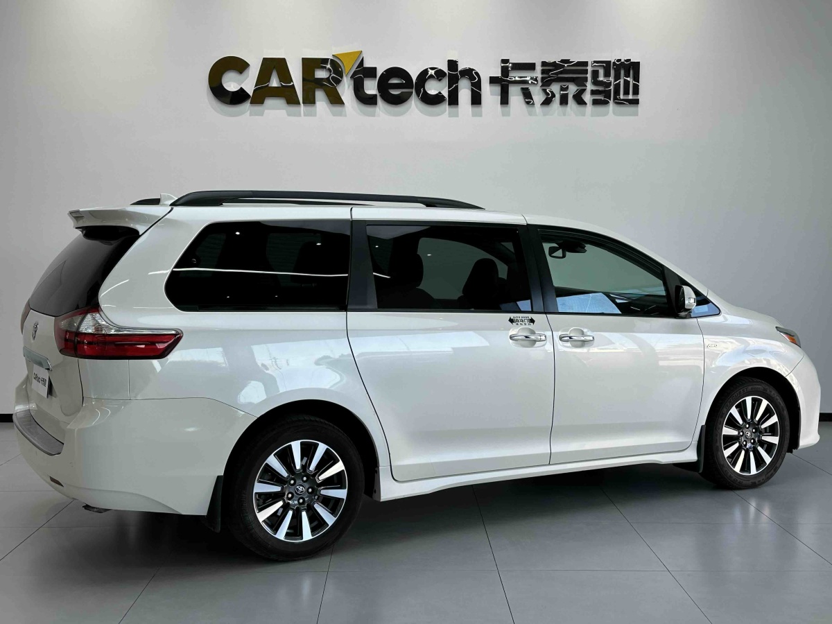 Toyota SIENNA 2019 #14 Toyota SIENNA 2019 car image #14