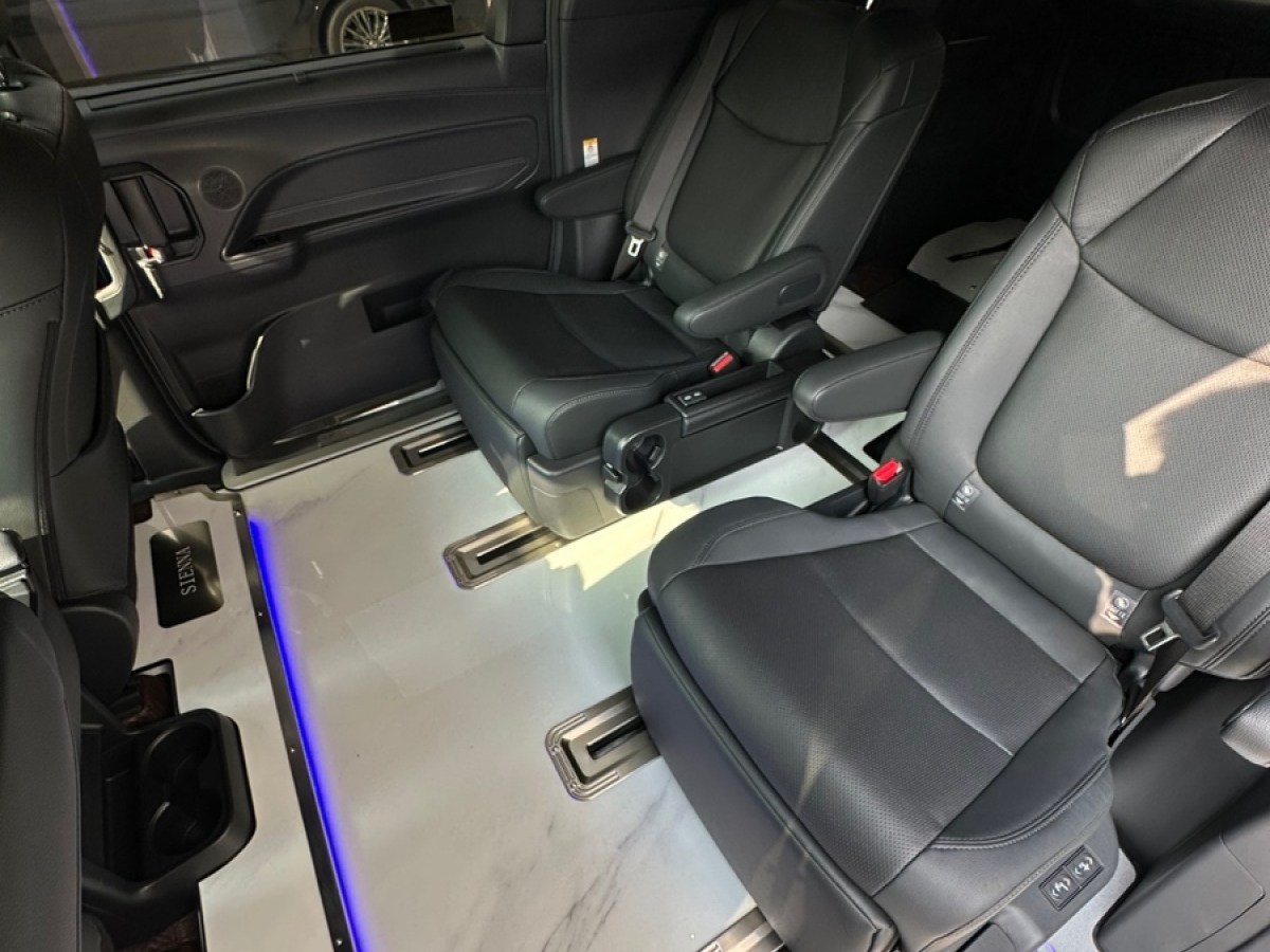 Toyota Sienna 2023 image de voiture #14