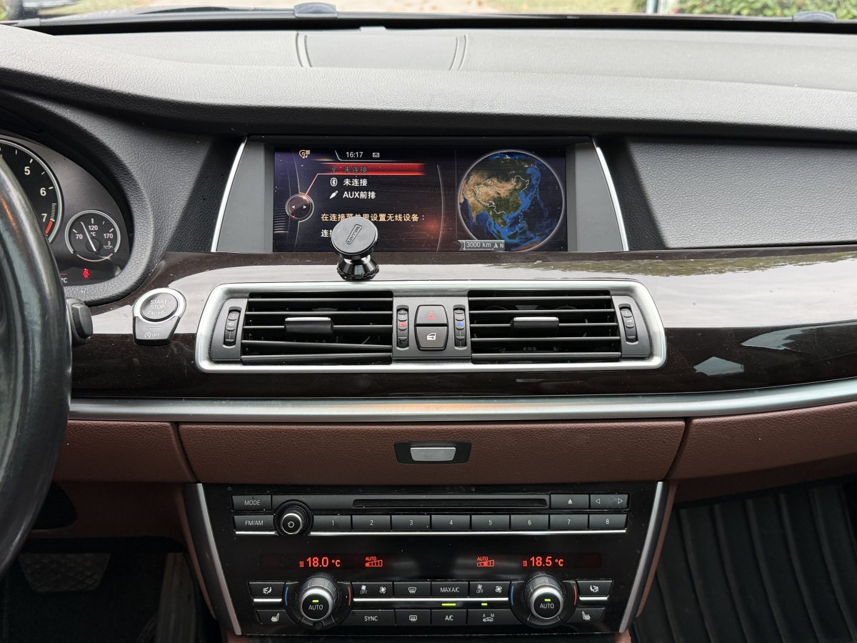 BMW 5 Series GT 2016 immagine di auto #14