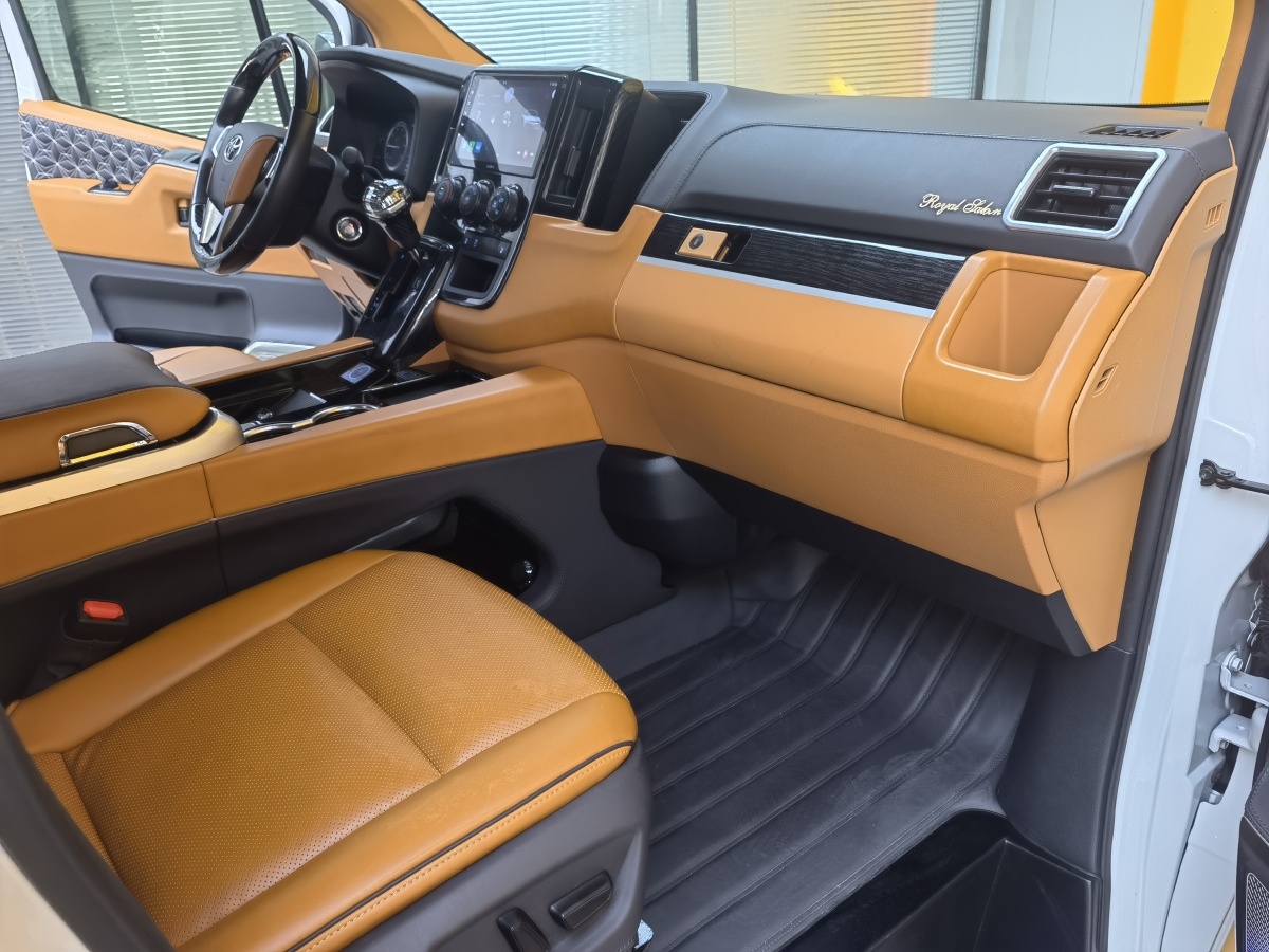 Toyota SIENNA 2024 #14 Toyota SIENNA 2024 car image #14