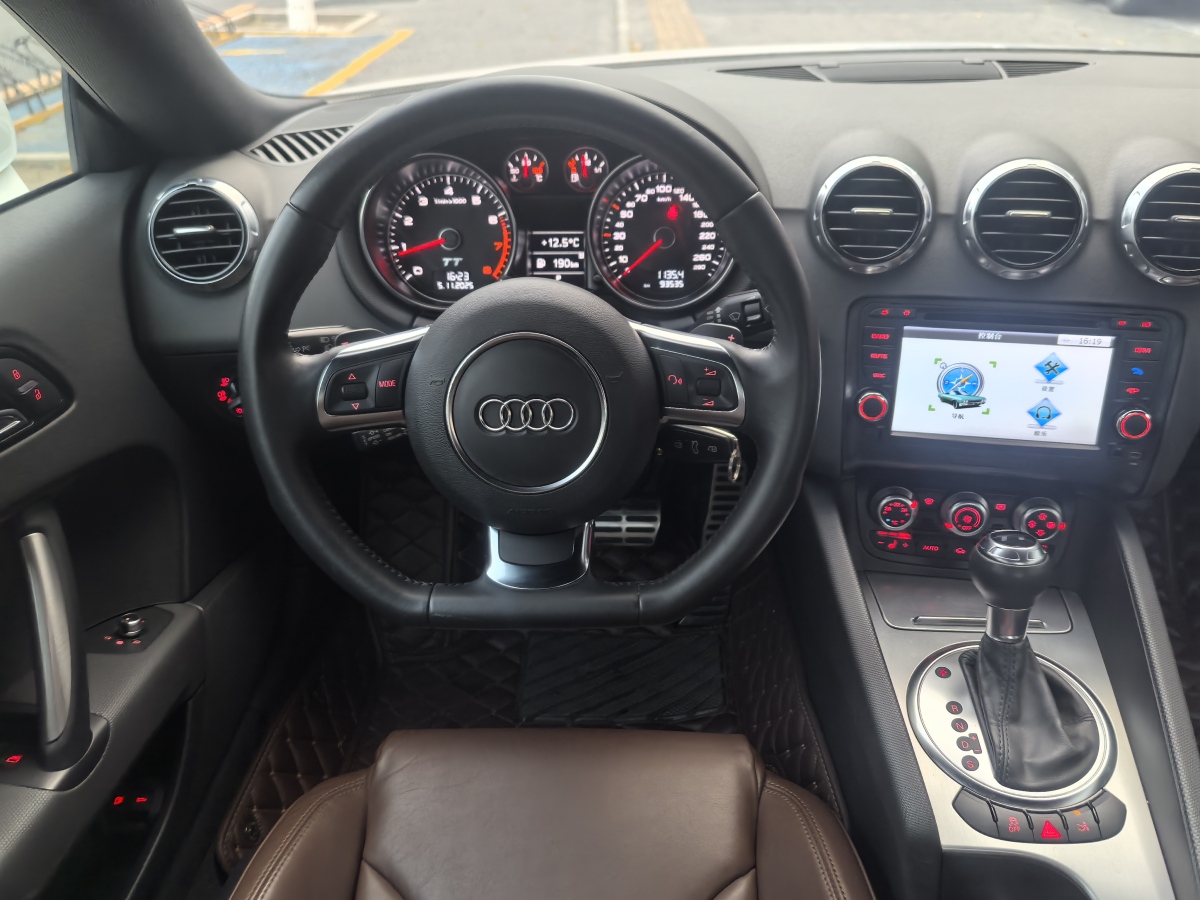 Audi TT 2014 car image #14