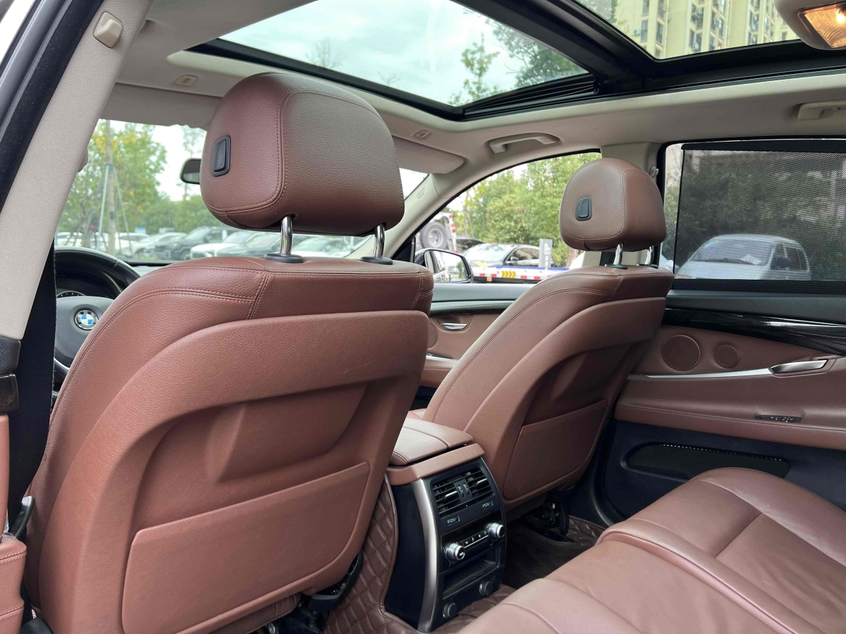 BMW 5 Series GT 2015 immagine di auto #14