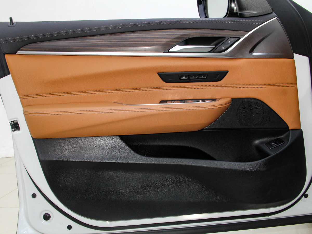 BMW 6 Series 2022 car image #14