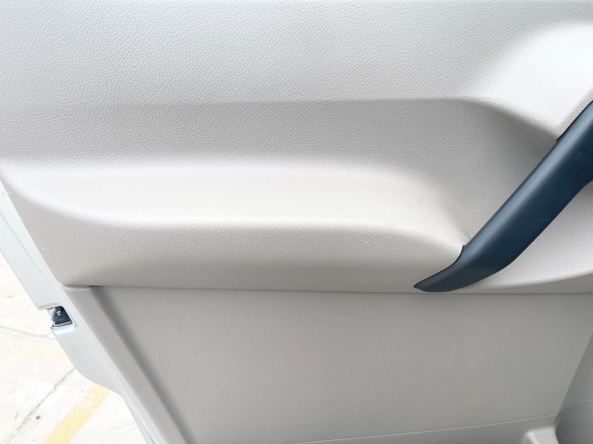 Mercedes-Benz Sprinter 2014 car image #14