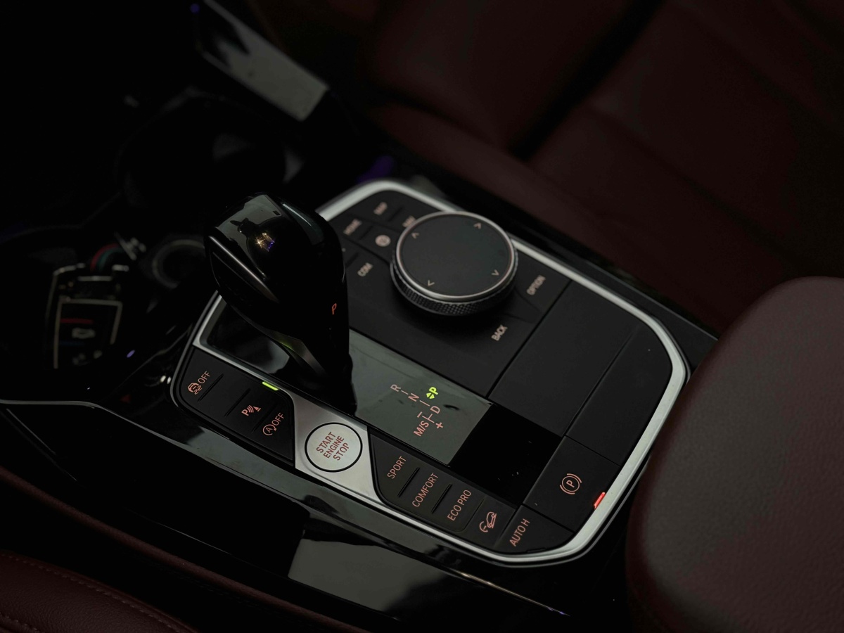 BMW X4 2021 car image #14