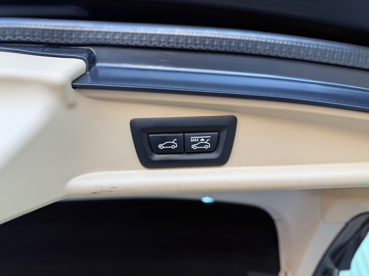 BMW 5 Series GT 2010 immagine di auto #14