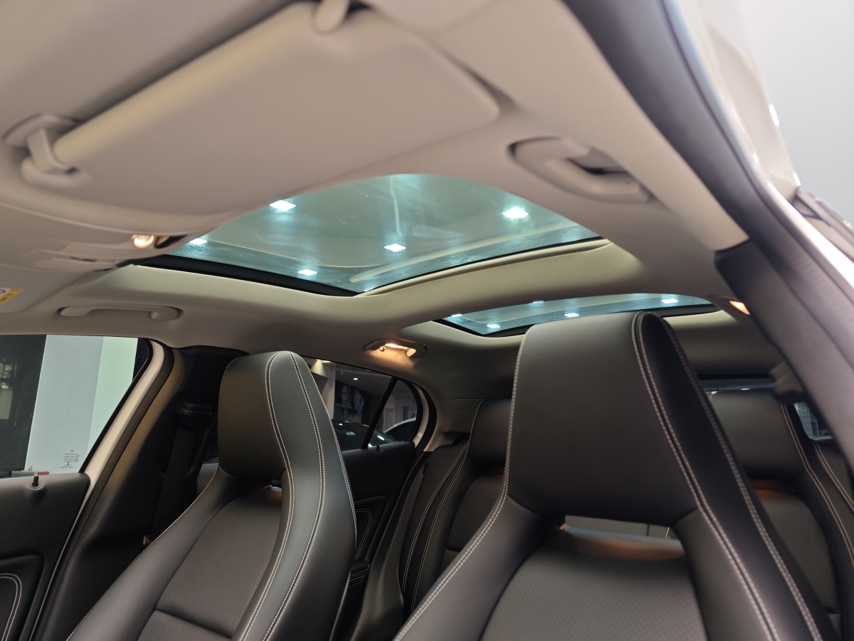 Mercedes-Benz GLA Class (Imported) 2019 #14 Mercedes-Benz GLA Class (Imported) 2019 immagine di auto #14