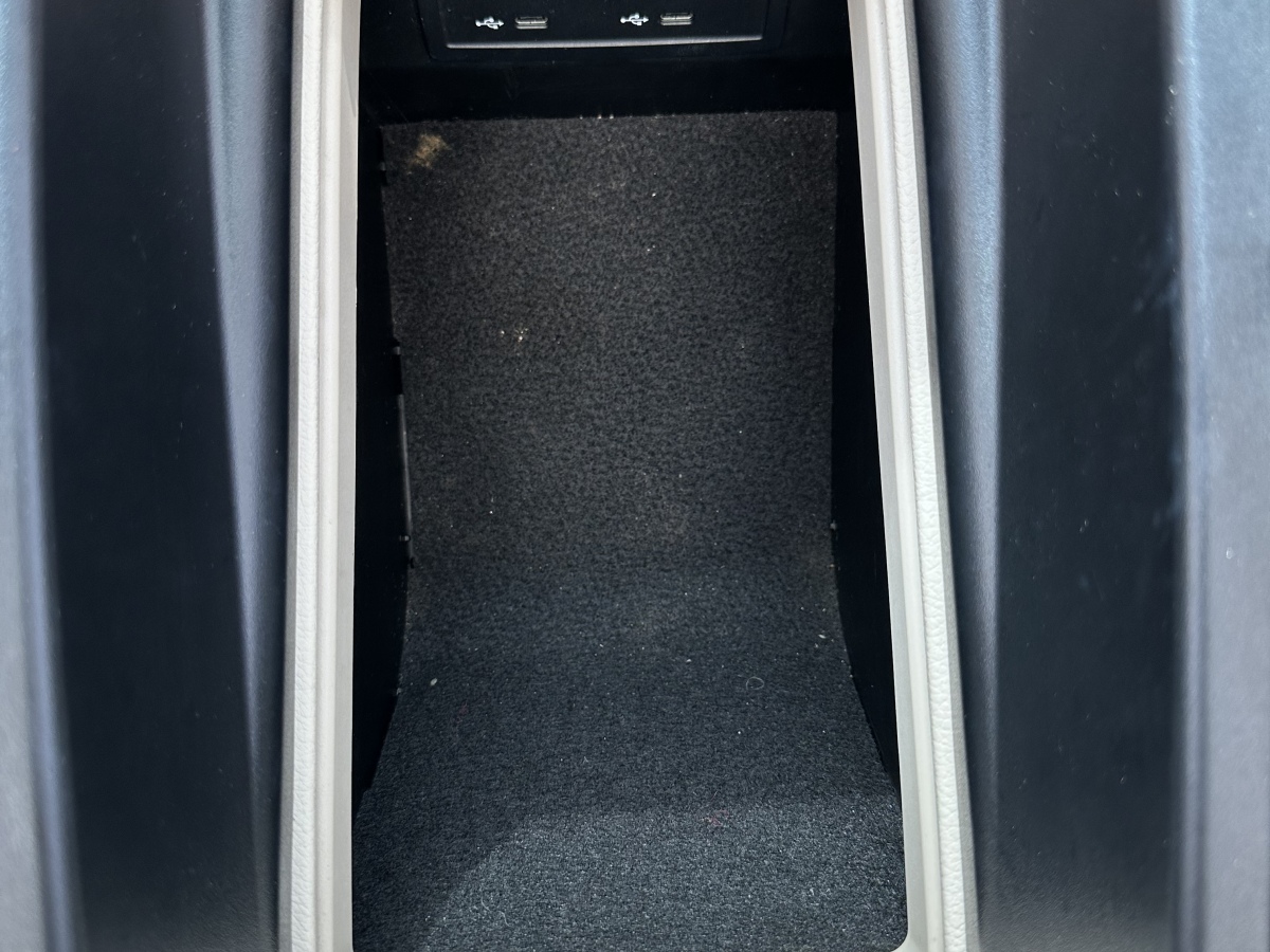 Mercedes-Benz E Class New Energy 2022 car image #14