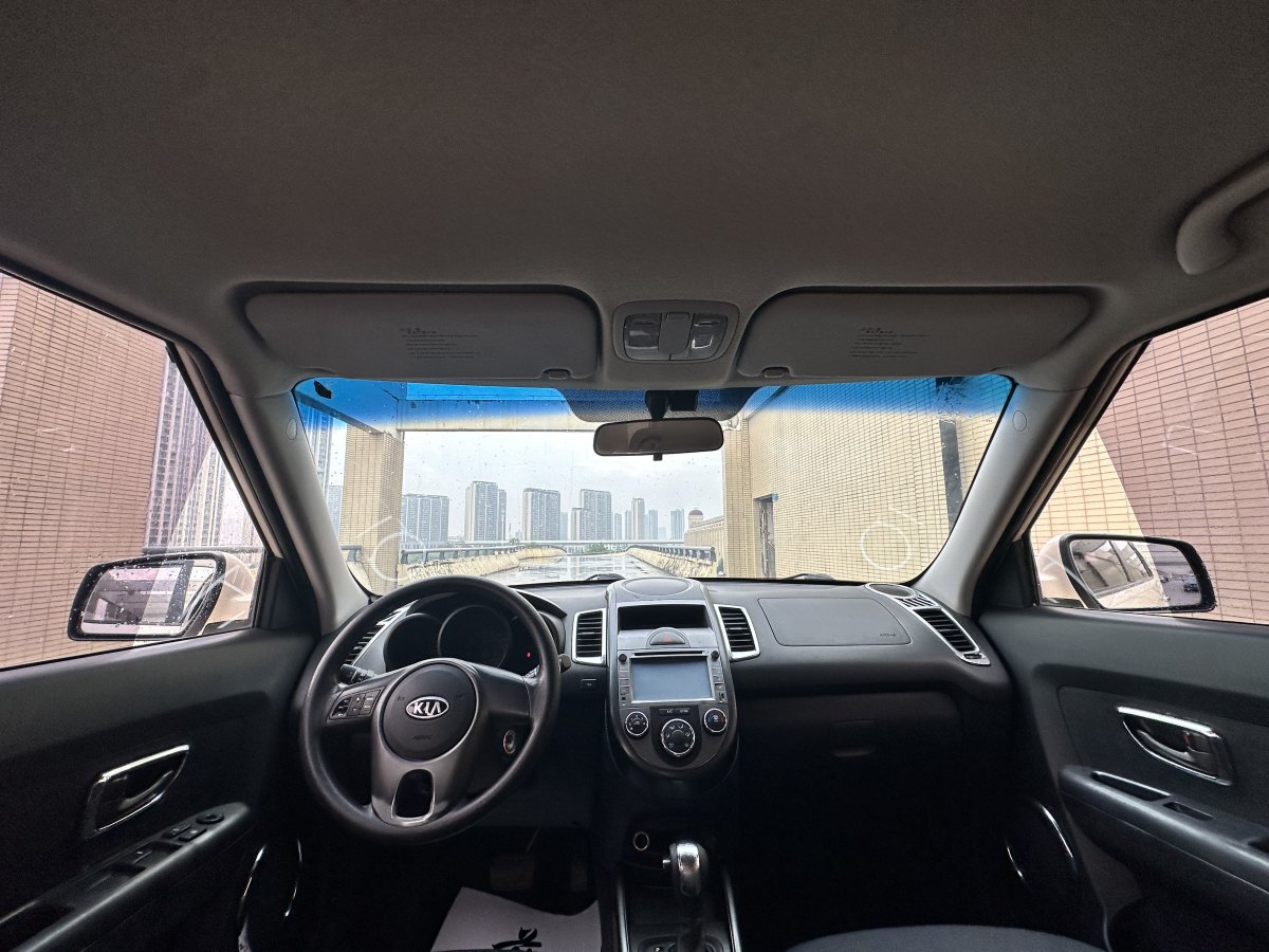 起亚 秀尔 2011 汽车图片 #14