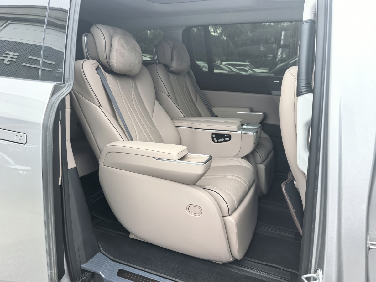 Xpeng X9 2024 immagine di auto #14