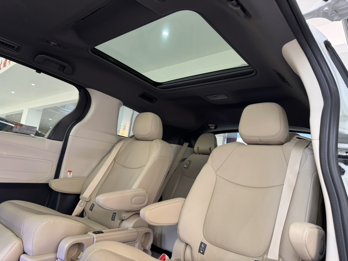 Toyota Granvia 2024 car image #14