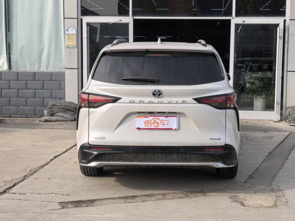 Toyota Granvia 2023 car image #14