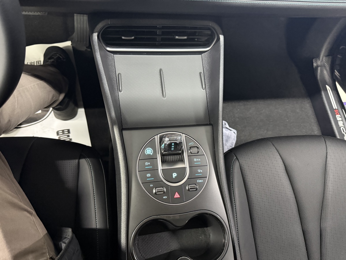 BYD Seal 2025 #14 BYD Seal 2025 car image #14