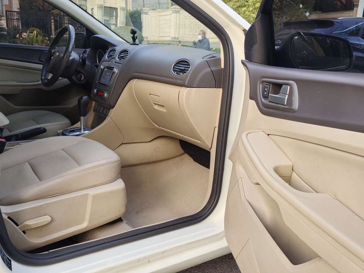 Ford Focus (Imported) 2014 car image #14