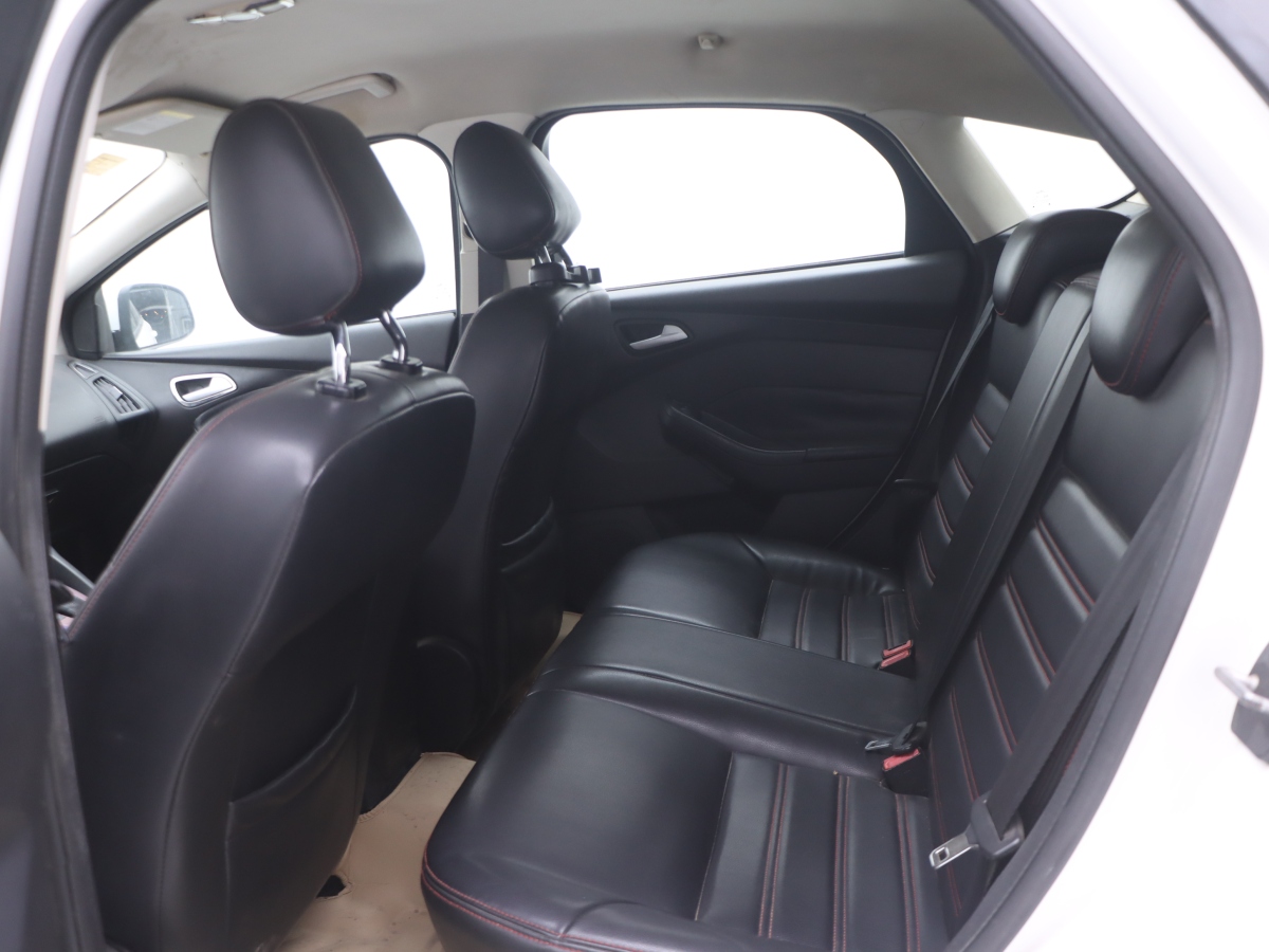 Ford Focus (Imported) 2013 car image #14