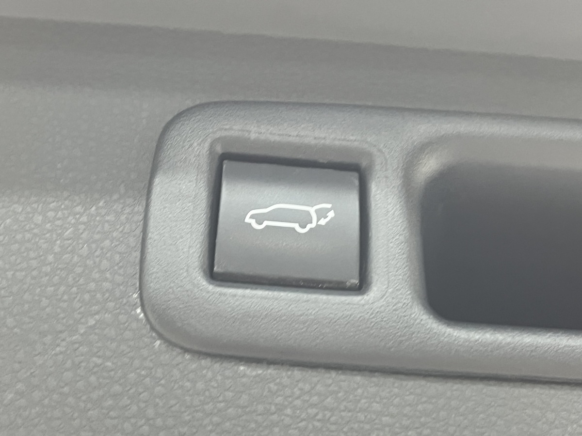 Toyota Crown Kluger 2024 immagine di auto #14