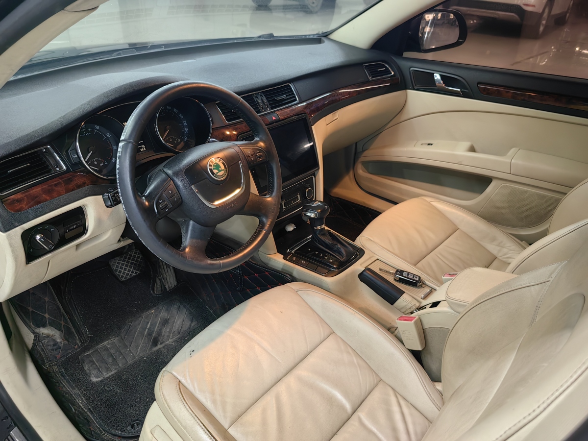 Skoda Superb 2010 car image #14